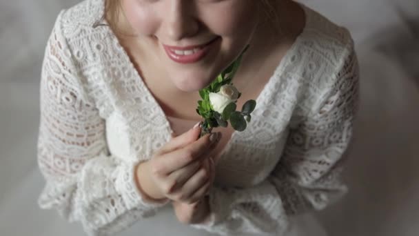 Beautiful, lovely bride in wedding luxury dress. Wedding bouquet in hands for groom — Stock Video