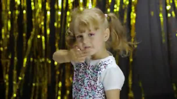 Child dancing, enjoying music, moving in slow rhythm dance. Girl 4-5 years old in shiny t-shirt — Stock Video