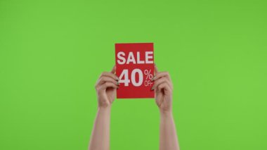 % 40 indirimli reklam kâğıdına işlenmiş kadın eli kroma anahtarı.
