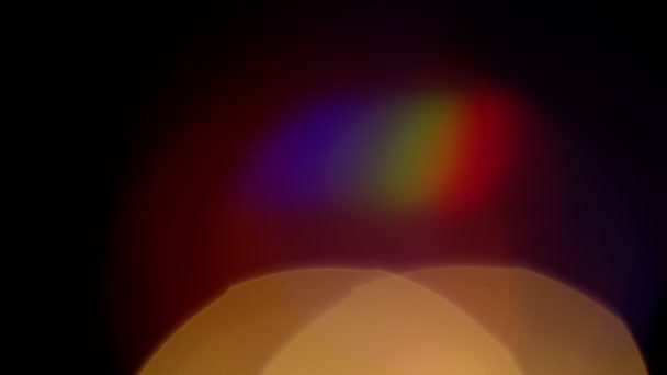 La luz multicolor filtra imágenes de 4k sobre fondo negro. Vídeo estilizador, transiciones. Efecto Bokeh — Vídeos de Stock