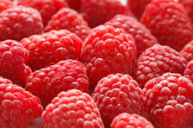 신선한 달콤한 딸기를 닫습니다..