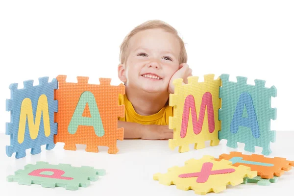 Beyaz izole word anne, küçük çocuk renkli harflerle görüntüler