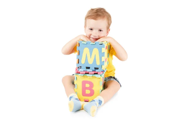 Çocuk oyun ve harfler renkli bulmaca ile öğrenme