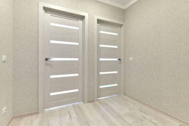 Güzel bir iç mekanı olan giriş salonu.