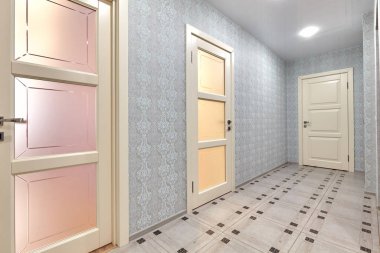 Güzel bir iç mekanı olan giriş salonu.