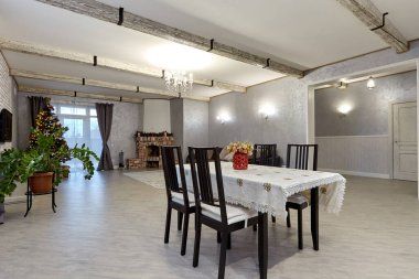 Güzel bir iç mekanı olan oturma odası.