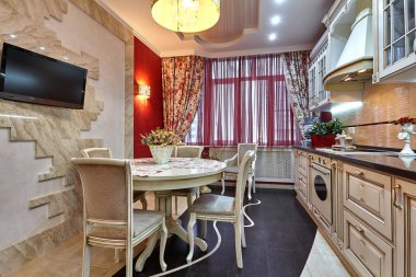 Güzel bir iç mekanı olan mutfak oturma odası.