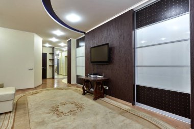 Güzel bir iç mekanı olan oturma odası.