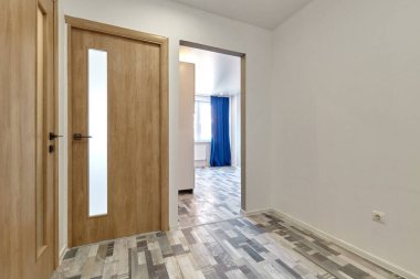 Güzel bir iç mekanı olan giriş salonu.