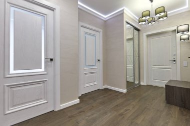 Güzel bir iç mekanı olan giriş salonu.