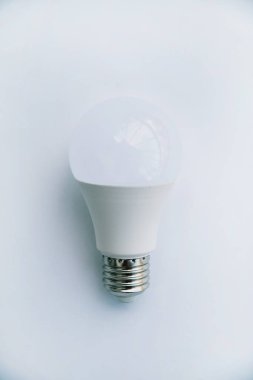 beyaz zemin üzerinde LED Lamba