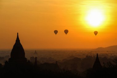 Myanmar'da gün doğumu