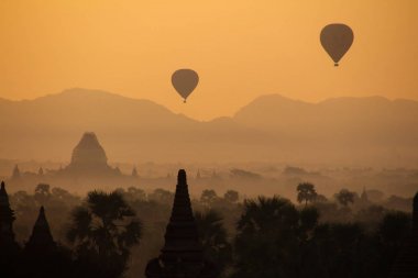 Myanmar'da gün doğumu