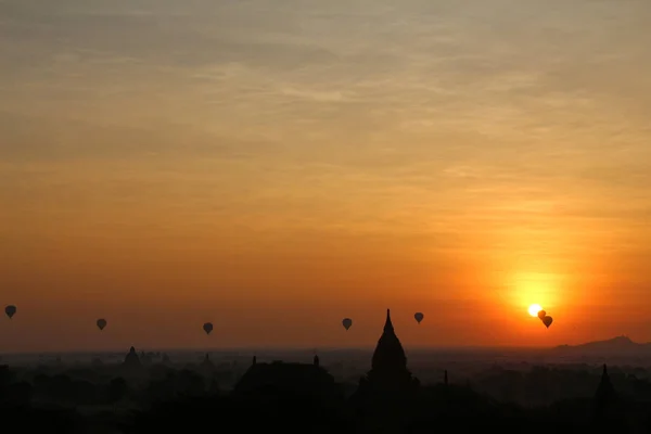 Схід сонця в М'янмі — стокове фото