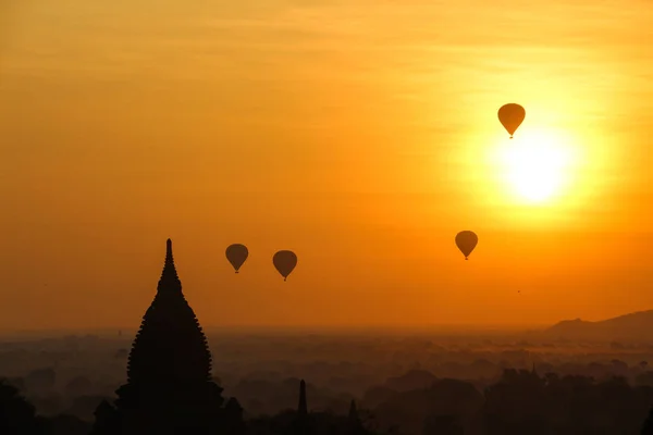 Схід сонця в М'янмі — стокове фото