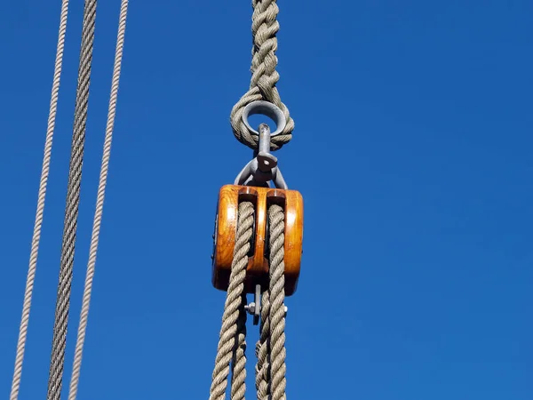 Yelkenli halat, yelkenli geminin ayrıntıları, kablo.