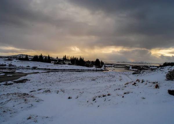 Islandii Wiosną Zimowy Krajobraz Obejmuje Dzikie Krajobrazy Chmury Pokrywają Światło — Zdjęcie stockowe