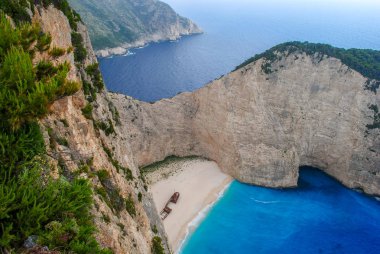 Zakynthos gemi enkazı plajı açık ve güneşli bir günde hiç kimse ya da