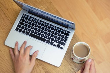 Freelance sahne Working sahne ile bir minimal clutterlook üzerinde bir Mo