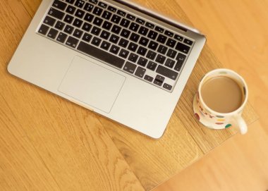 Freelance sahne Working sahne ile bir minimal clutterlook üzerinde bir Mo
