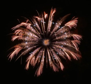 Havai fişekler. Malta, karanlık gökyüzü arka plan, Malta fireworks festival, 4 Temmuz, bağımsızlık günü, yeni yıl, Malta havai fişek renkli havai fişek. Zurrieq, Malta. Sihirli patlama