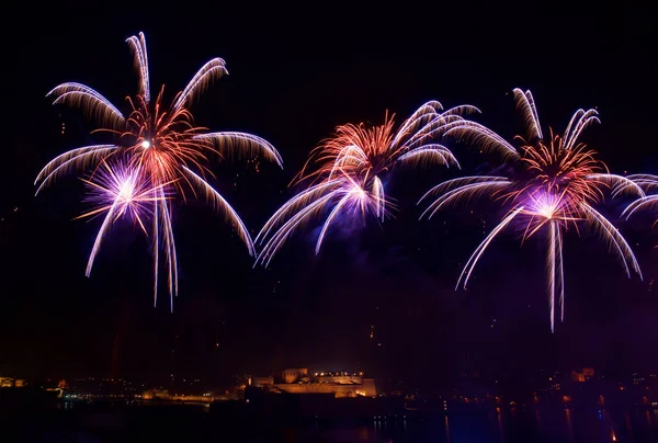 Fuegos Artificiales Multicolores Aislados Fondo Negro Con Espacio Para Texto —  Fotos de Stock