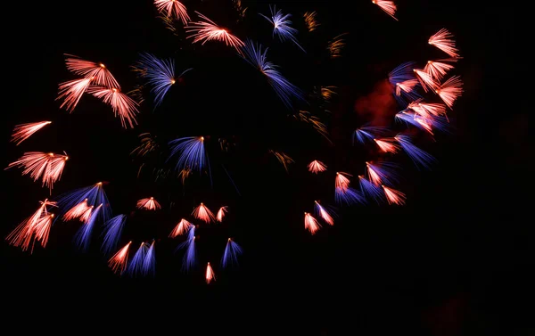 Spettacolari Fuochi Artificio Isolati Background Scuro Vicino Luogo Testo Malta — Foto Stock