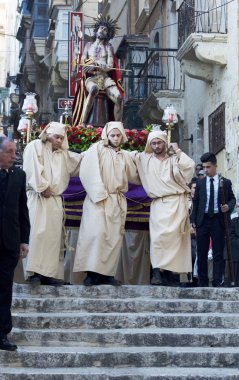 Valletta, Malta - Nisan 1 - Good Friday alayı 1 Nisan 2018 Valletta, Malta için sırasında tutkunun İncille yürürlüğe girmesi. Paskalya Paskalya Malta.Traditional alayı Malta