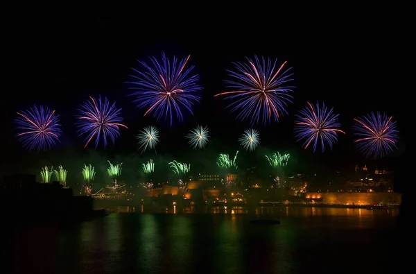 Colorful Amazing Fireworks Valletta Malta House Lights Background Malta Firewroks — Stock Photo, Image