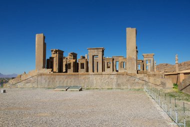 Persepolis eski Ahameniş Krallık başkentidir. Iran görme. Antik Pers. Mavi gökyüzü ve bulutlar arka plan
