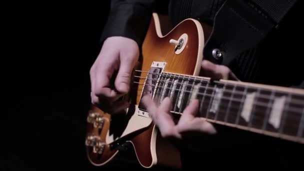 Hrát elektrickou kytaru 3 — Stock video
