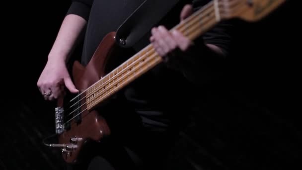 Zagraj na gitarze basowej 2 — Wideo stockowe