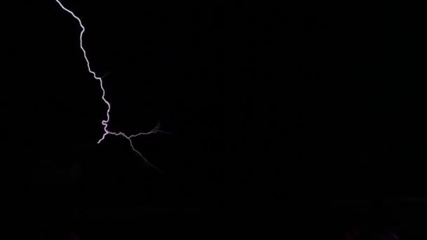 Elektromos villámlás a sötétben — Stock videók
