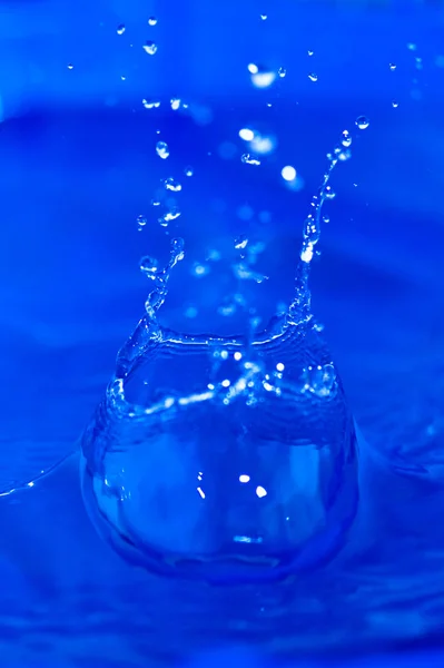 Grote Plons Blauw Water — Stockfoto