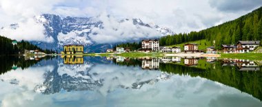 Misurina Gölü manzarası