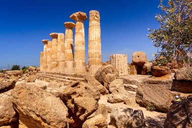 Tapınaklar Vadisi'nin manzara görünümü
