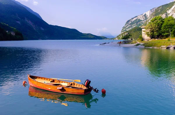 Molveno Gölü manzaralı, İtalya