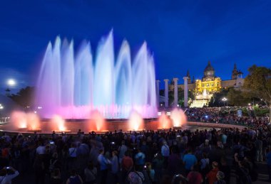 Sihirli Çeşme ve Katalan Sanat Müzesi manzarası, Barselona