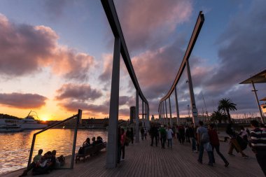 Gün batımında Barcelona Limanı, İspanya
