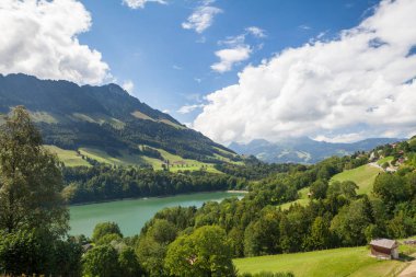 Gruyere, İsviçre 'deki Hilly manzarası