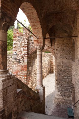 Suvereto, Liguria, İtalya 'daki antik mimarinin manzarası