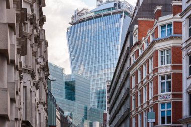 Antik ve modern mimari kontrastın manzarası, Londra