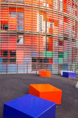 Torre Glories, eskiden Torre Agbar olarak bilinen Avinguda Diagonal ile Plaa de les Glries Catalanes yakınlarındaki Carrer Badajoz arasında yer alan 38 katlı bir gökdelen.