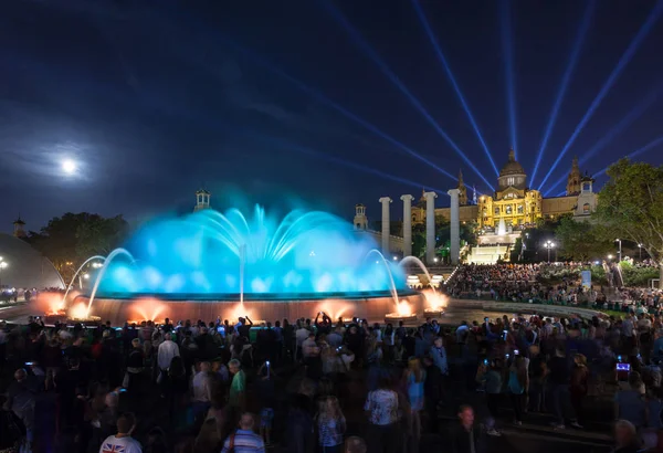 Sihirli Çeşme ve Katalan Sanat Müzesi manzarası, Barselona