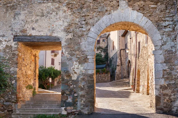 Manciano Nun Dar Sokakları Toskana Talya Nın Antik Güzel Köyü Telifsiz Stok Fotoğraflar