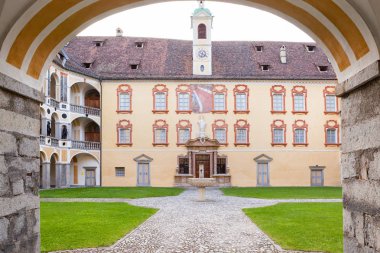 Piskopos Sarayı manzaralı, Bressanone