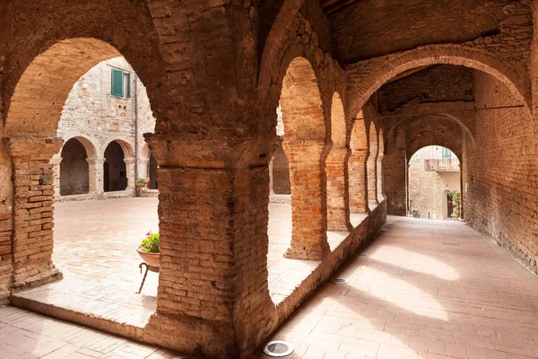 Chiostro San Francesco Suvereto Italien — Stockfoto