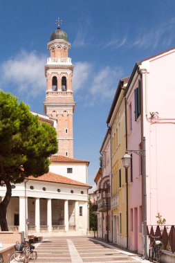 Güneşli bir günde Katedral manzarası