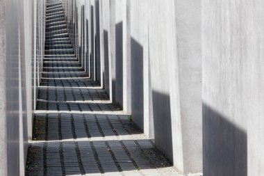 Berlin 'deki Yahudi Soykırımının anısına anıt manzarası