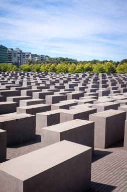 Berlin 'deki Yahudi Soykırımının anısına anıt manzarası